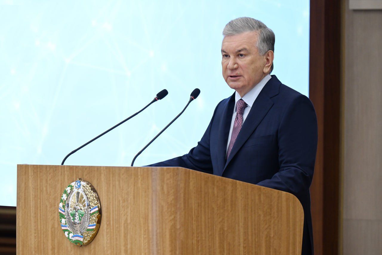 “Ikki haftada yechim topsin, bo‘lmasa o‘zi bilib joyini bo‘shatib qo‘ysin” – Prezident